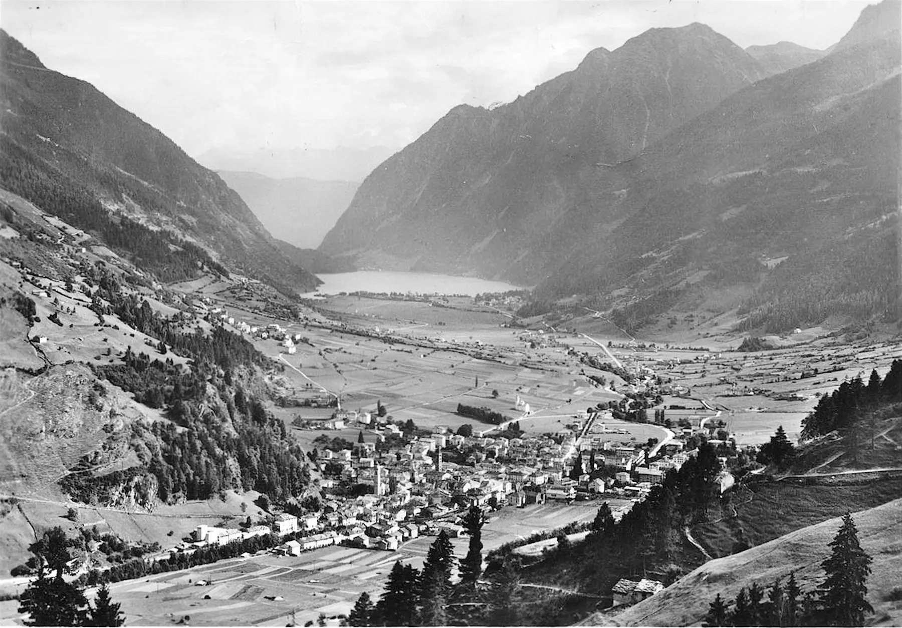 Poschiavo: La Storia Vivente che il Tempo non ha Scalfito Poschiavo: La Storia Vivente che il Tempo non ha Scalfito